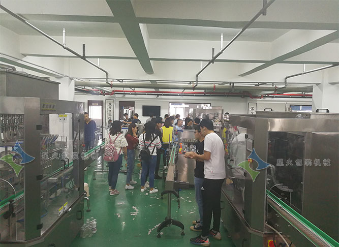 某高校學生到我廠實踐學習